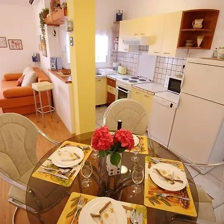Apartman In With Sea View, Terrace, Air Conditioning, Wifi Ist